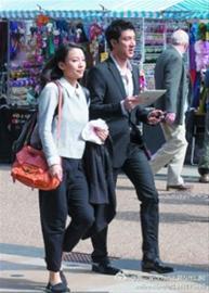 王力宏上傳全家福曬恩愛新媳婦伴婆婆笑開懷(圖)